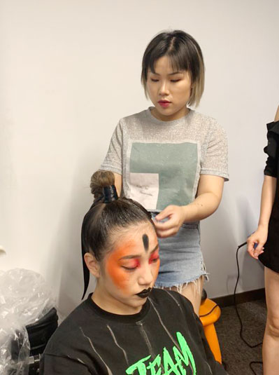 柯模思化妝班學(xué)員線下實(shí)踐